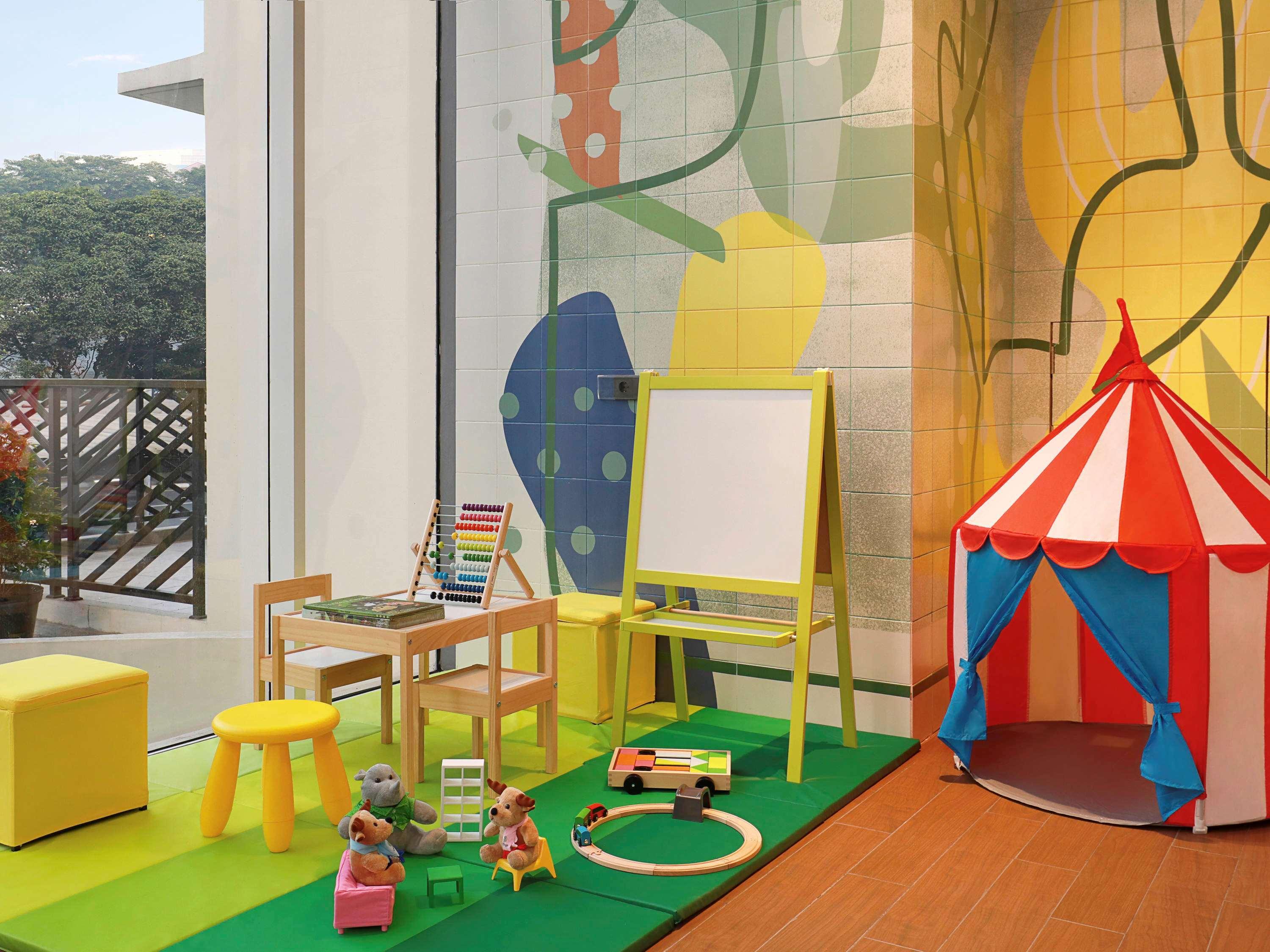 Ibis Styles Jakarta Simatupang Exterior foto