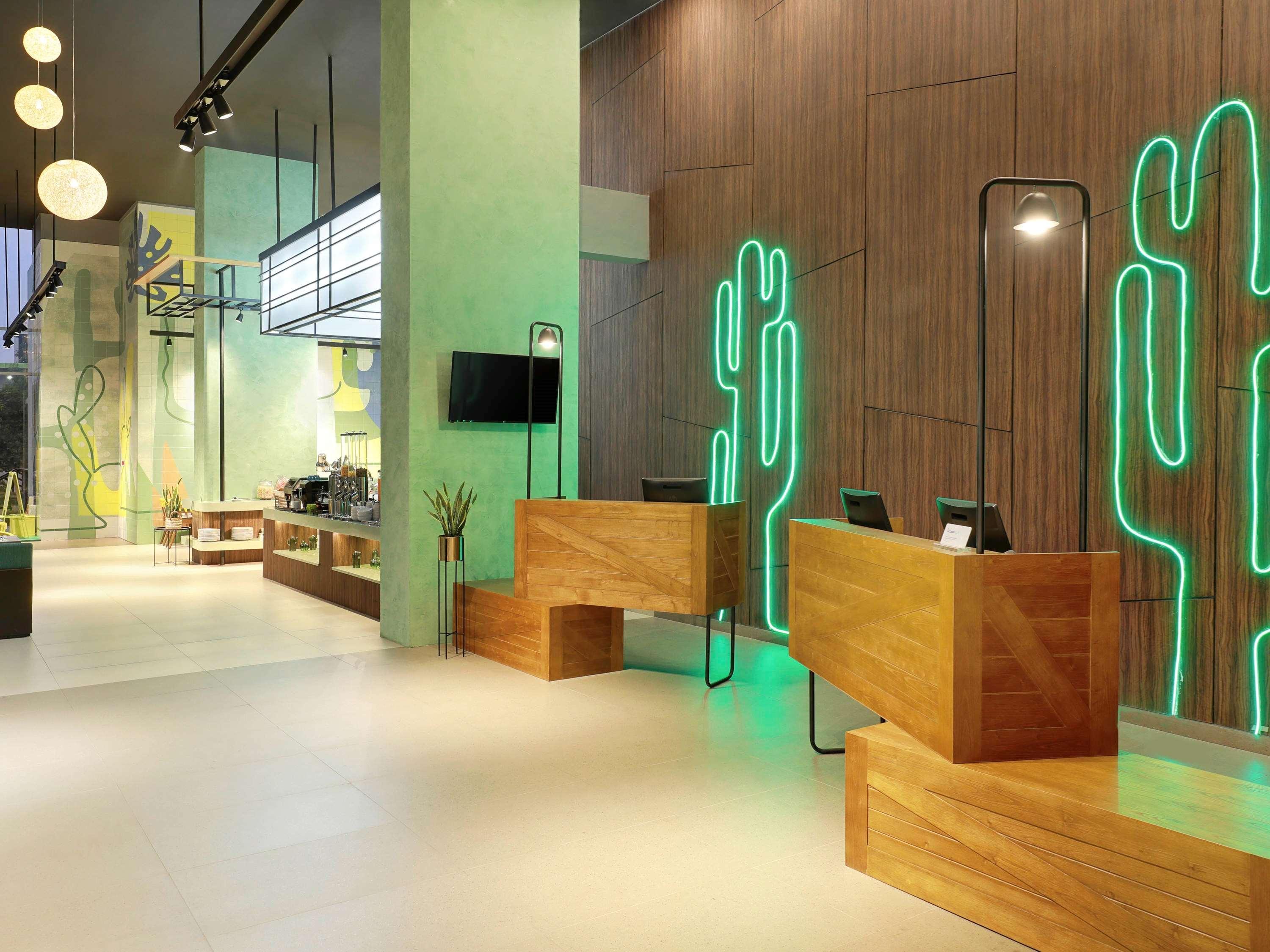 Ibis Styles Jakarta Simatupang Exterior foto
