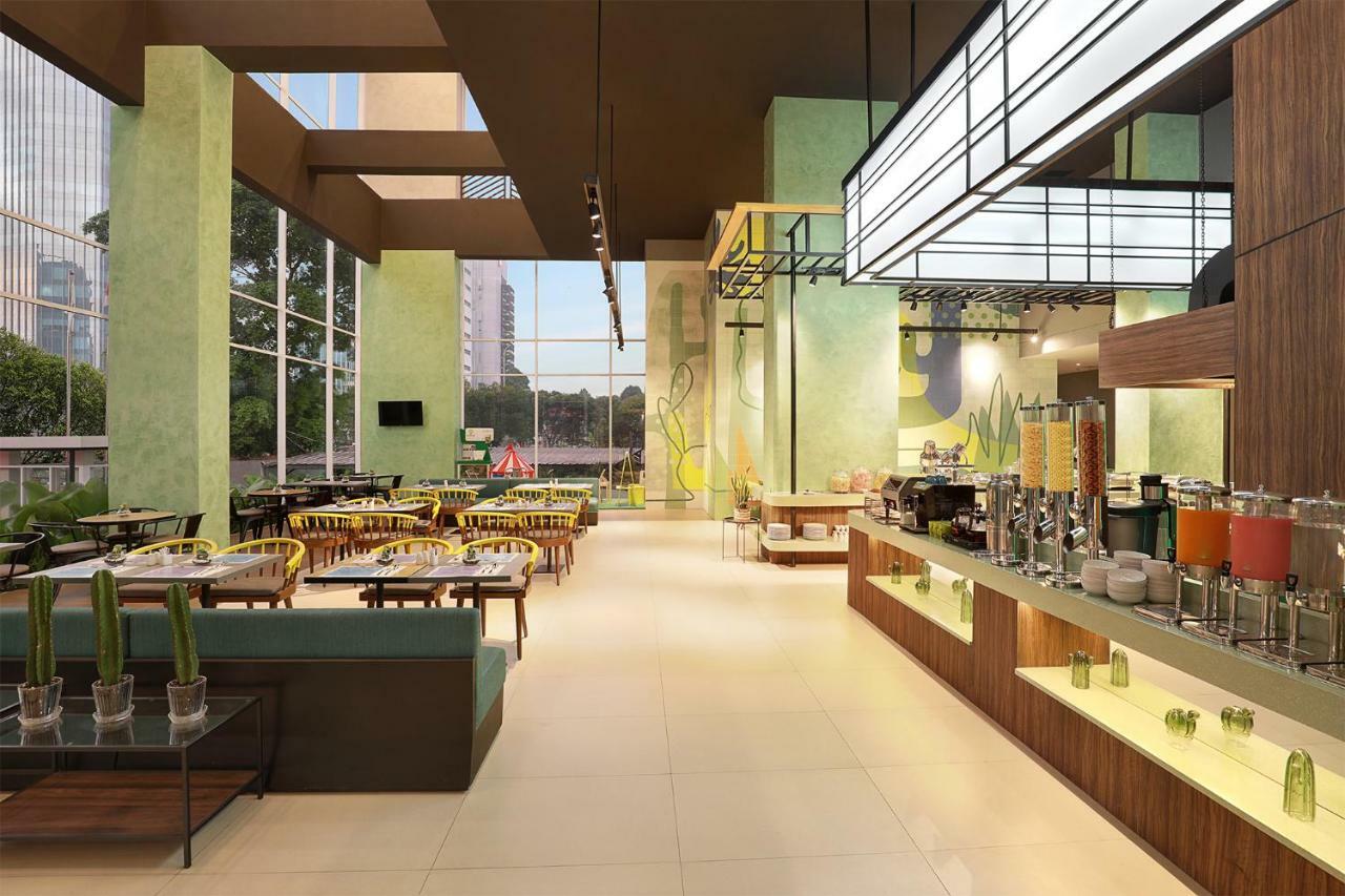 Ibis Styles Jakarta Simatupang Exterior foto